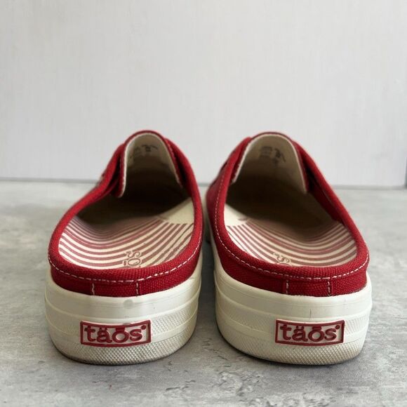Taos EZ Soul Red Canvas Slip-On Flat Comfort Mule Sneaker Shoes Womens - Picture 7 of 9